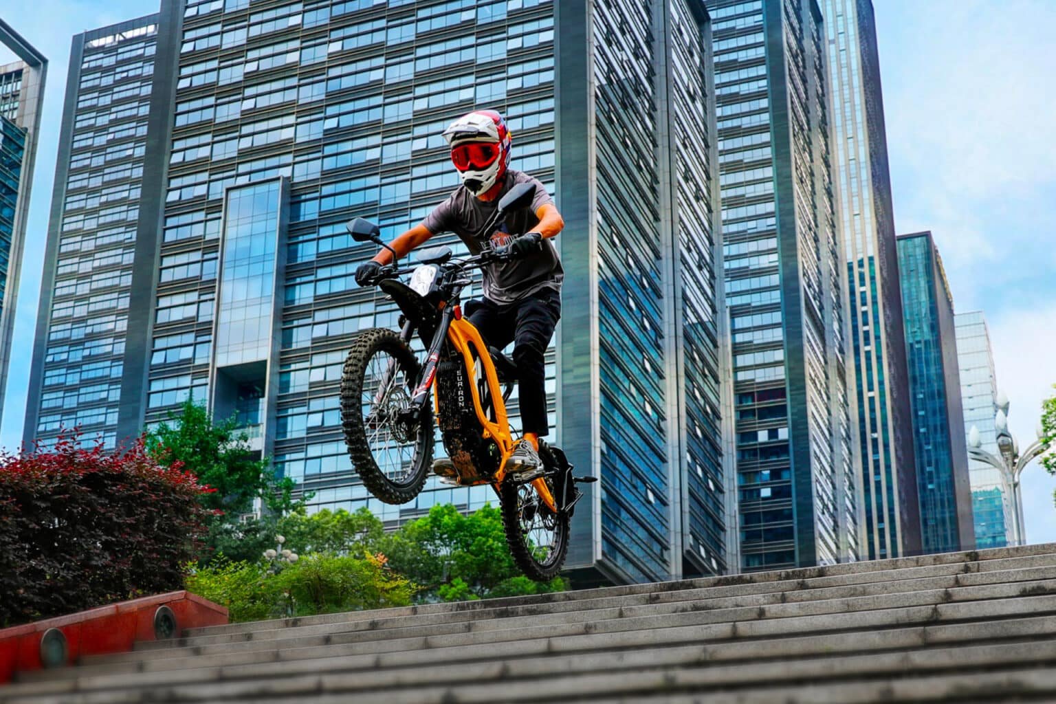 Light Bee L1E stair jump